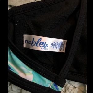 Leafy bathing suit top